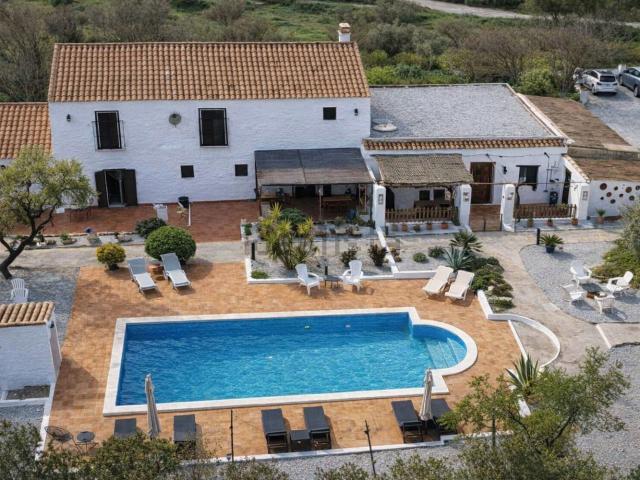 Casa rústica, Baza