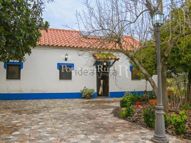 Casa rústica, Branca