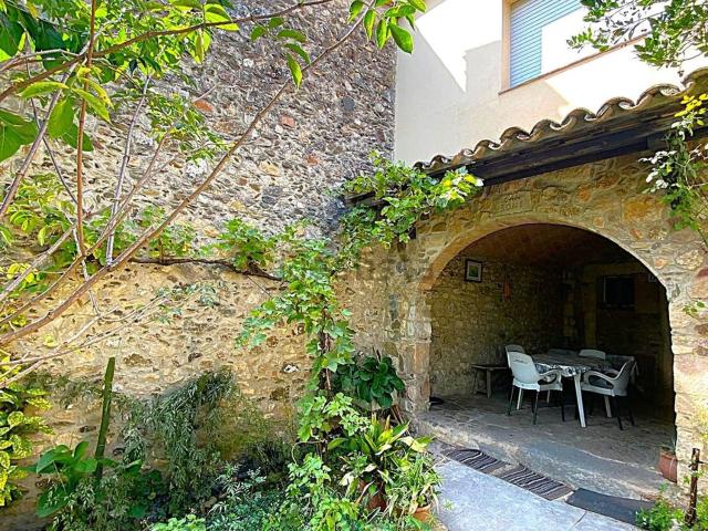 Casa rústica, Girona