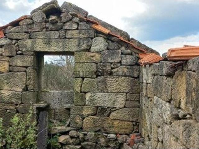 Casa rústica em Cambra e Carvalhal de Vermilhas de 3971 m²