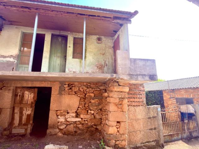 Casa Rústica en A Marca Oportunidad Única para Reformar