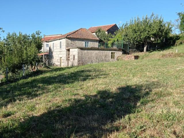 CASA RUSTICA EN PIEDRA CON TERRENO Y VISTAS