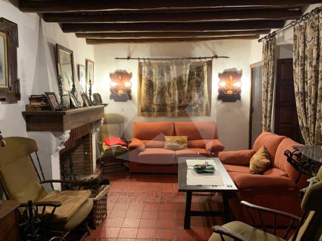 CASA RUSTICA EN VENTA DE 400 M2 SITUADA EN RETAMAR. SOLANA DE LOS BARROS
