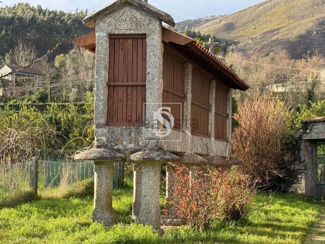 Casa rústica, Esqueiros Nevogilde Travassós