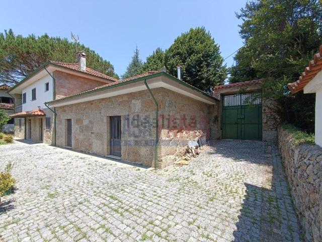 Casa rústica, Esqueiros Nevogilde Travassós