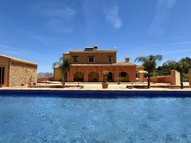 Casa rústica, Orba