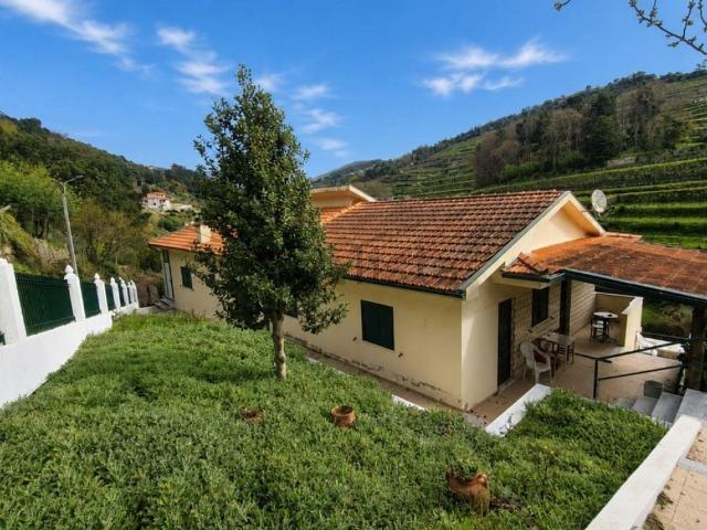 Casa rústica, Loivos da Ribeira e Tresouras