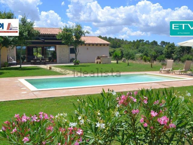 Casa rústica, Muro