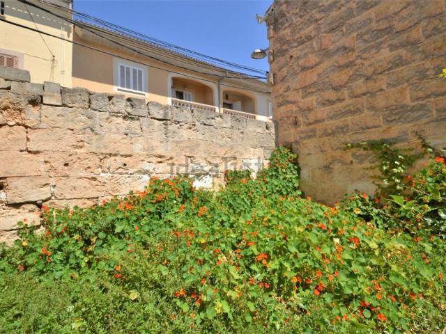 Casa rústica, Muro