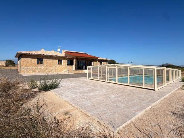 Casa rústica, Muro