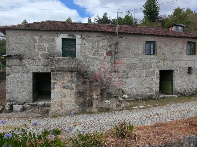 Casa rústica, Silvares Pias Nogueira Alvarenga