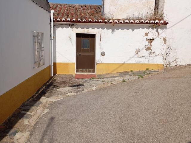 Casa rústica para recuperação em São Lourenço de Mamporcão a 9 min de Estremoz