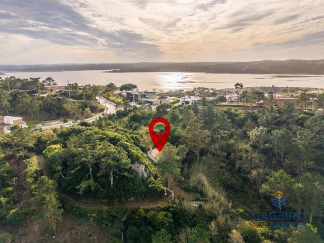 Refúgio Exclusivo na Foz do Arelho: Uma Oportunidade Única de Preservação e Natureza