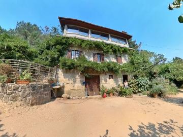Casa rústica, Paredes de Viadores e Manhuncelos
