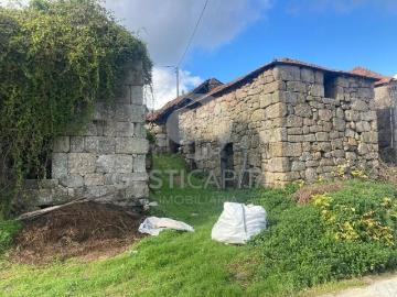 Casa rústica, Paredes de Viadores e Manhuncelos