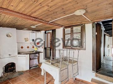 Casa rústica próxima da praia fluvial de Almaceda Ideal para investimento para férias
