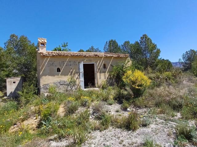 Casa rústica, Relleu