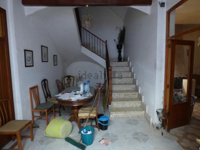 Casa rústica, Relleu