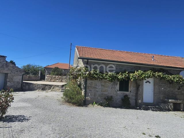 Casa Rústica T2+1 com Garagem e Jardim | Vila Verde, Alijó