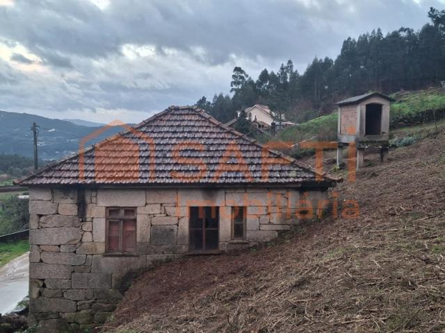 Casa Rústica T2 para Restauro em Monção