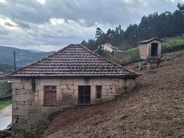 Casa Rústica T2 para Restauro em Monção
