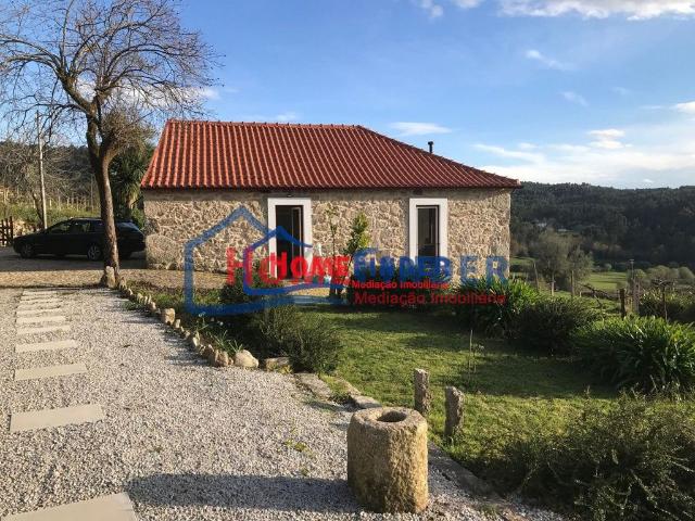 Casa Rústica totalmente remodelada para ESTADIAS DE MÉDIA DURAÇÃO em Paredes de Coura