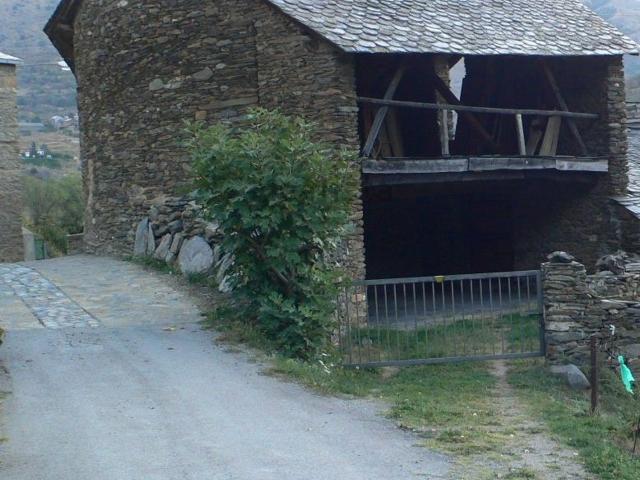 Casa rústica, Tirvia