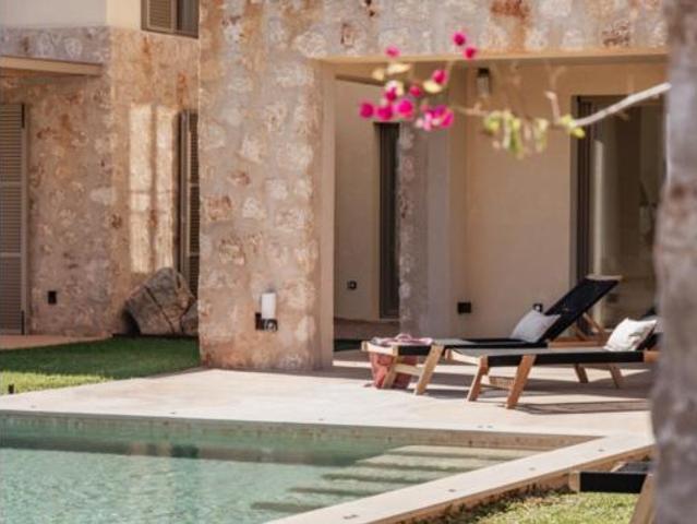 Casa rústica Venta Maria de la Salut, Maria de la Salut