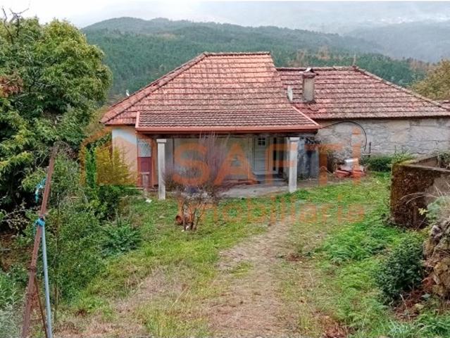 Casa rural com terreno