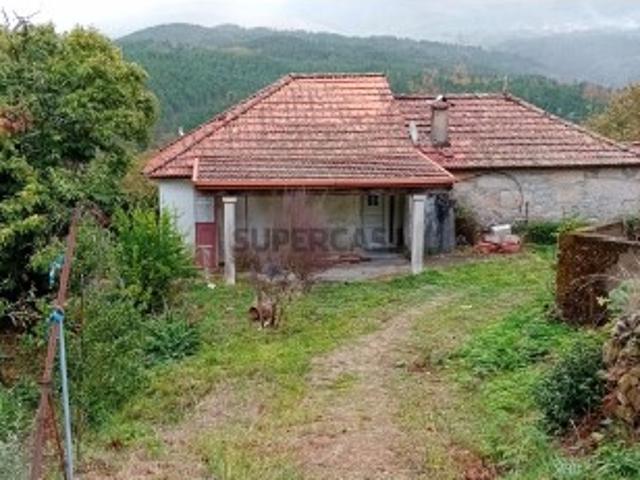 Casa rural com terreno