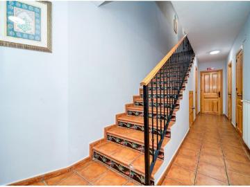 Casa rural con encanto + vivienda en Palomera. No es una casa, es tu plan B convertido en vida