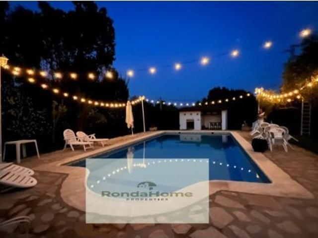 Casa rural con restaurante, piscina y picadero en la Sierra de Cádiz, ruta de