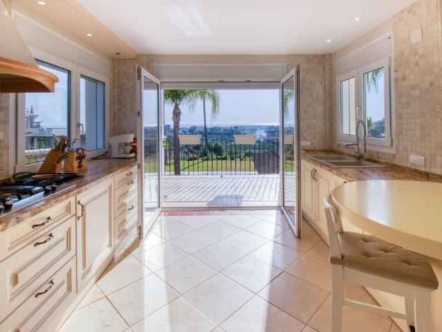 Exclusiva casa de 440 m2 en venta Estepona, España