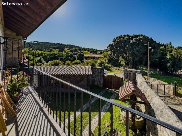 Casa rural de piedra con jardín y vistas abiertas, perfecta para vivir o invertir