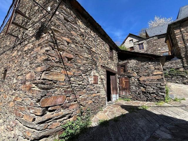 Casa en venta en calle Major, Bausen, de 79 m² por 85.000