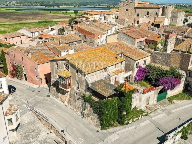 Masía en venta en calle Major, Bellcaire d´Empordà, de 1.000 m² 8 habitaciones por 650.000