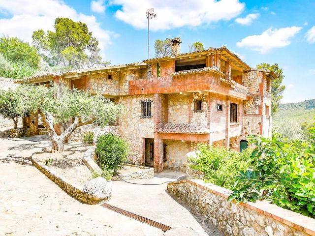Casa rural en venta en calle Bv, Avinyonet del Penedès, de 744 m² 3 habitaciones por 440.000