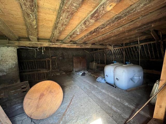 Casa en venta en calle Corruda, Bausen, de 255 m² por 170.000