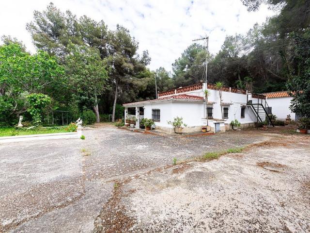 Casa rural en venta en calle Fondos Bruno Estapé, Cubelles, de 250 m² 4 habitaciones por 250.000