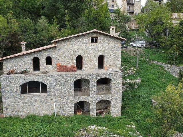 Masía en venta en carretera D'oix a Beget, Montagut, de 320 m² 5 habitaciones por 450.000