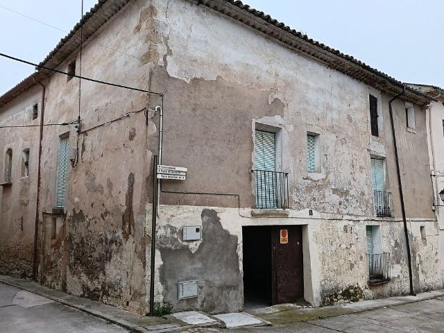 Casa en venta en plaza Salvador Ninot, Rocafort de Queralt, de 250 m² 6 habitaciones por 75.000
