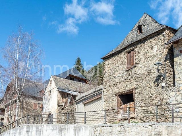 Casa en venta en calle Carrèr Dera Verge, Vielha e Mijaran, de 289 m² 1 habitación por 260.000