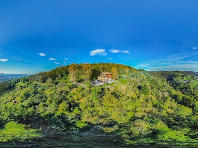 Casa Rural Única con 4 Hectáreas, Vistas Espectaculares en Astigarraga