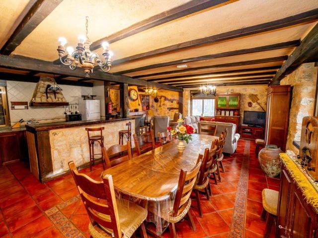 Casa rural 5 dormitorios 401 m2