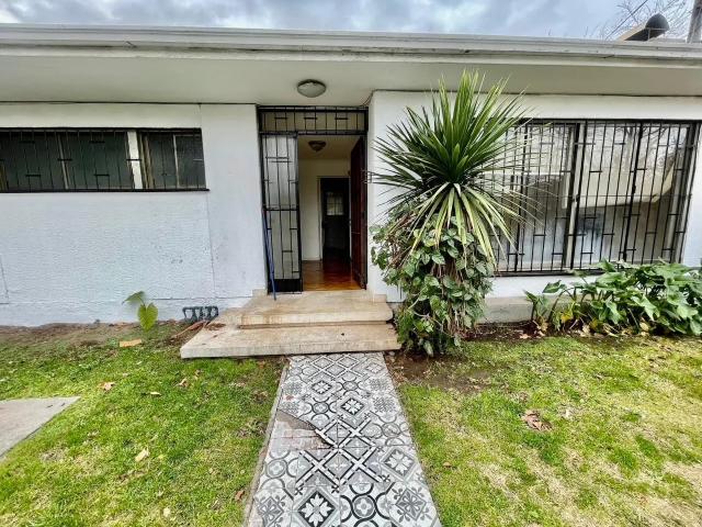 Casa, recibos, 3 dorms. 2 baños. las condes