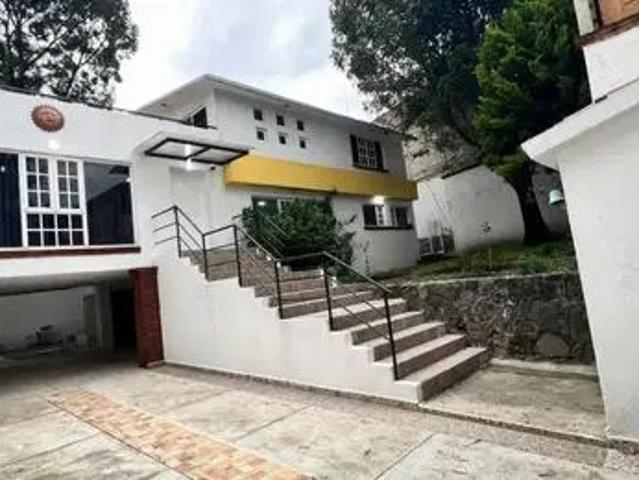 Casa Recién Remodelada Amplios Espacios, Jardín Arbolado En El Centro De San Nicolás, Cerca De Escuelas, Iglesias, Comercio, Comunicación Con El Periférico Sur, Zona Arbolada