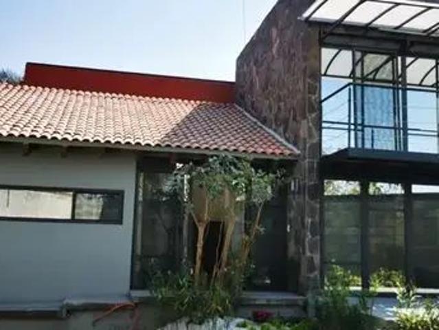 Casa Recién Remodelada En Fraccionamiento Cerrado, Con Seguridad 24/7, Jardín Bastante Amplio, Confort Y Seguridad, Sin Ruido