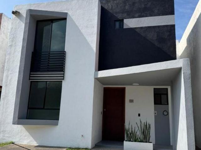 Casa recién remodelada en venta en Foresta Santa Anita