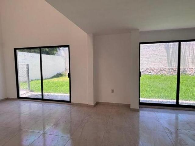 CASA RECIEN REMODELADA EN VENTA RINCONADA JACARANDAS