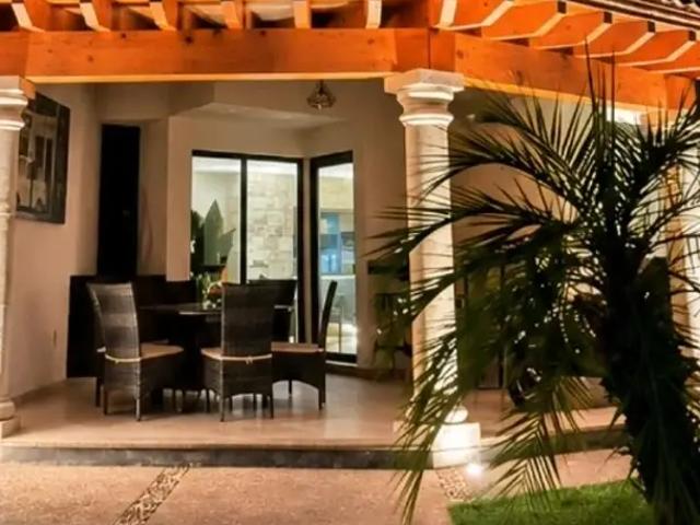 Casa recién remodelada en zona hospitalaria
